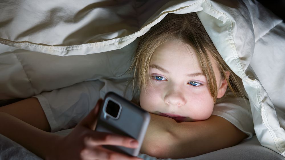 Až o jednu noc spánku týdně přicházejí školáci kvůli sledování sociálních sítí